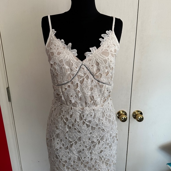 NWT Matty White Lace Dress - Picture 3 of 6